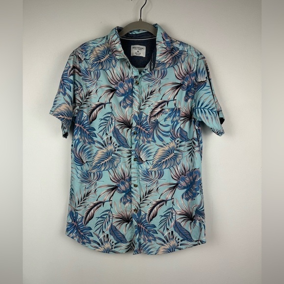 Distortion Pastel Hawaiian Print Short Sleeve Button Down Shirt, Size M - Picture 1 of 8